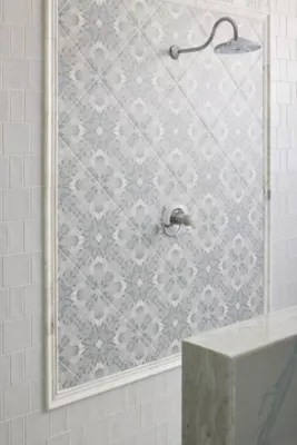 LauraParkVignette_Shower_Verti